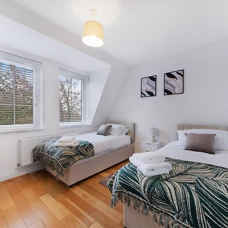 Roomy One Bed Loft Apartment Bishop's Stortford Esterno foto