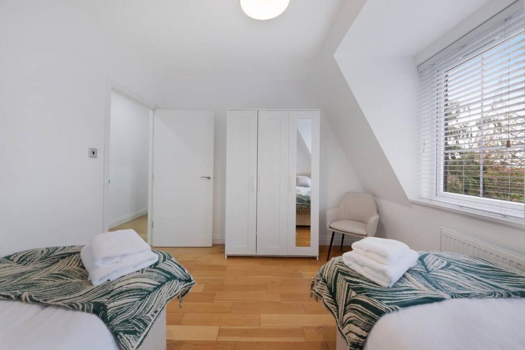 Roomy One Bed Loft Apartment Bishop's Stortford Esterno foto