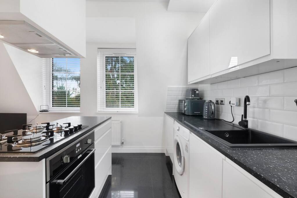 Roomy One Bed Loft Apartment Bishop's Stortford Esterno foto