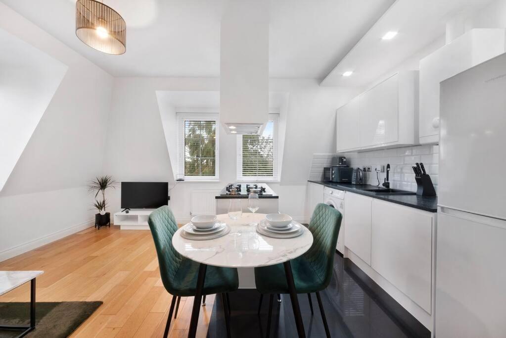 Roomy One Bed Loft Apartment Bishop's Stortford Esterno foto