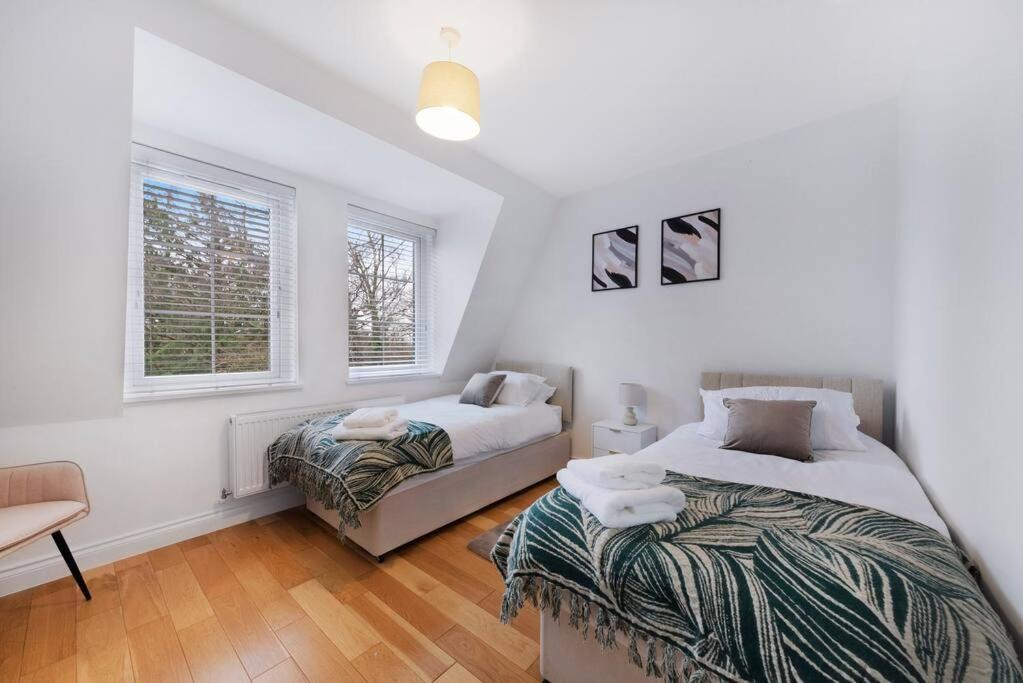 Roomy One Bed Loft Apartment Bishop's Stortford Esterno foto